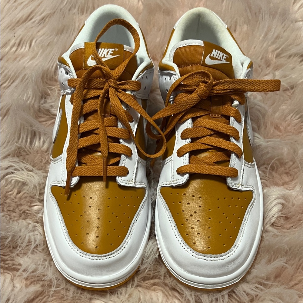 Nike Men's Sneakers in White and Tan